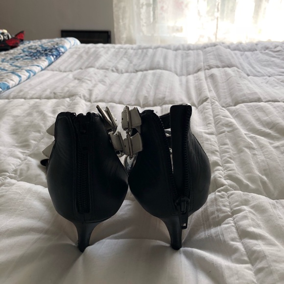 Strapped heals - Picture 2 of 3